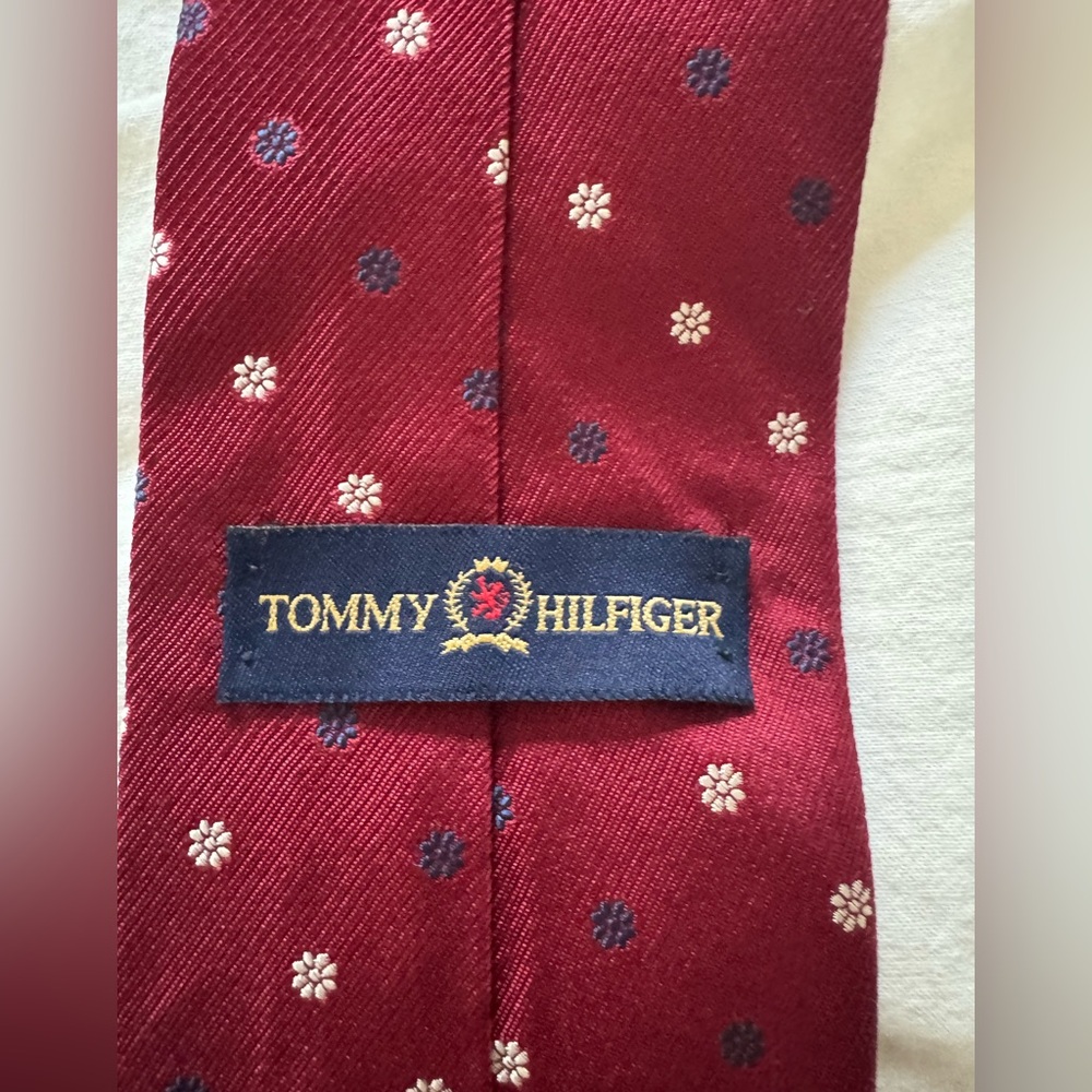 Tommy Hilfiger Red Floral Dot Tie – Classic Style